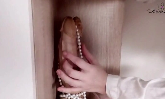 Заведенная училка ласкает киску и мечтает о большом члене