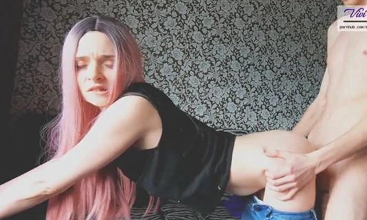 Пригласил подругу на чай, дал посидеть в планшете, а потом трахнул