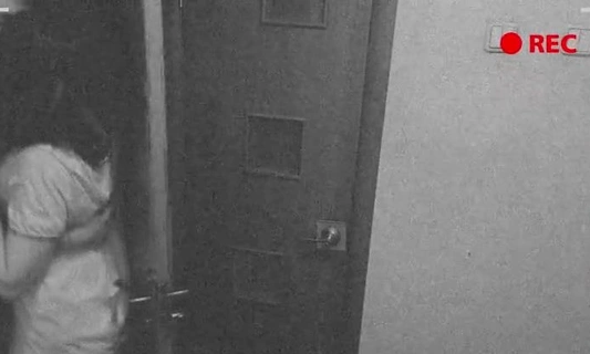 Жена изменяет, пока муж моется в душе
