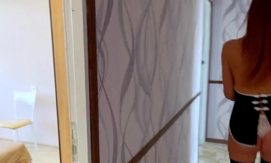 Горничная-шлюшка убирает в квартире и трахается с хозяином со спермой на лицо