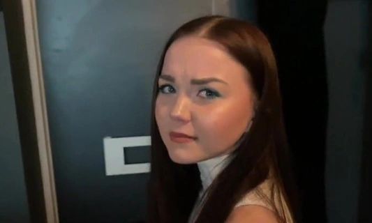 Я тебя вижу в роли королевы.. - русская девушка пришла на кастинг