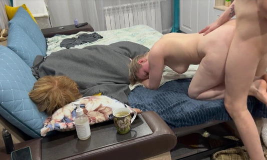 Русская домашняя пара любит снимать порно с ролевыми играми